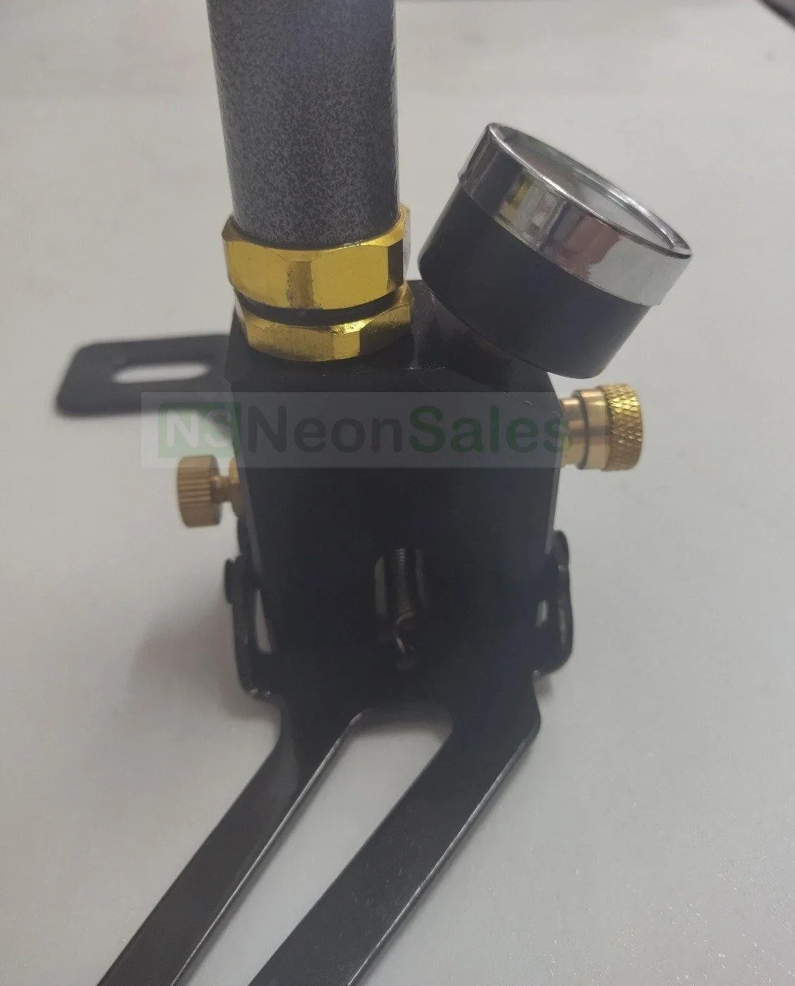 AIRMEGA 4500 PSI HANDPUMP W/ DESSICANT, 3-STAGE